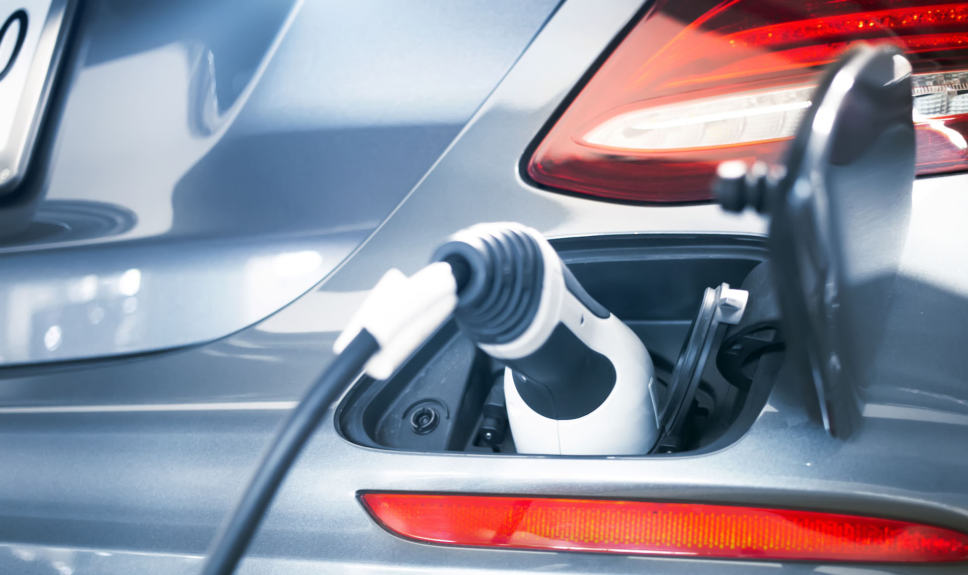 F&P - Zeit für Heldinnen und Helden - PES Power Energy Solutions - Lademanagement für Elektroautos