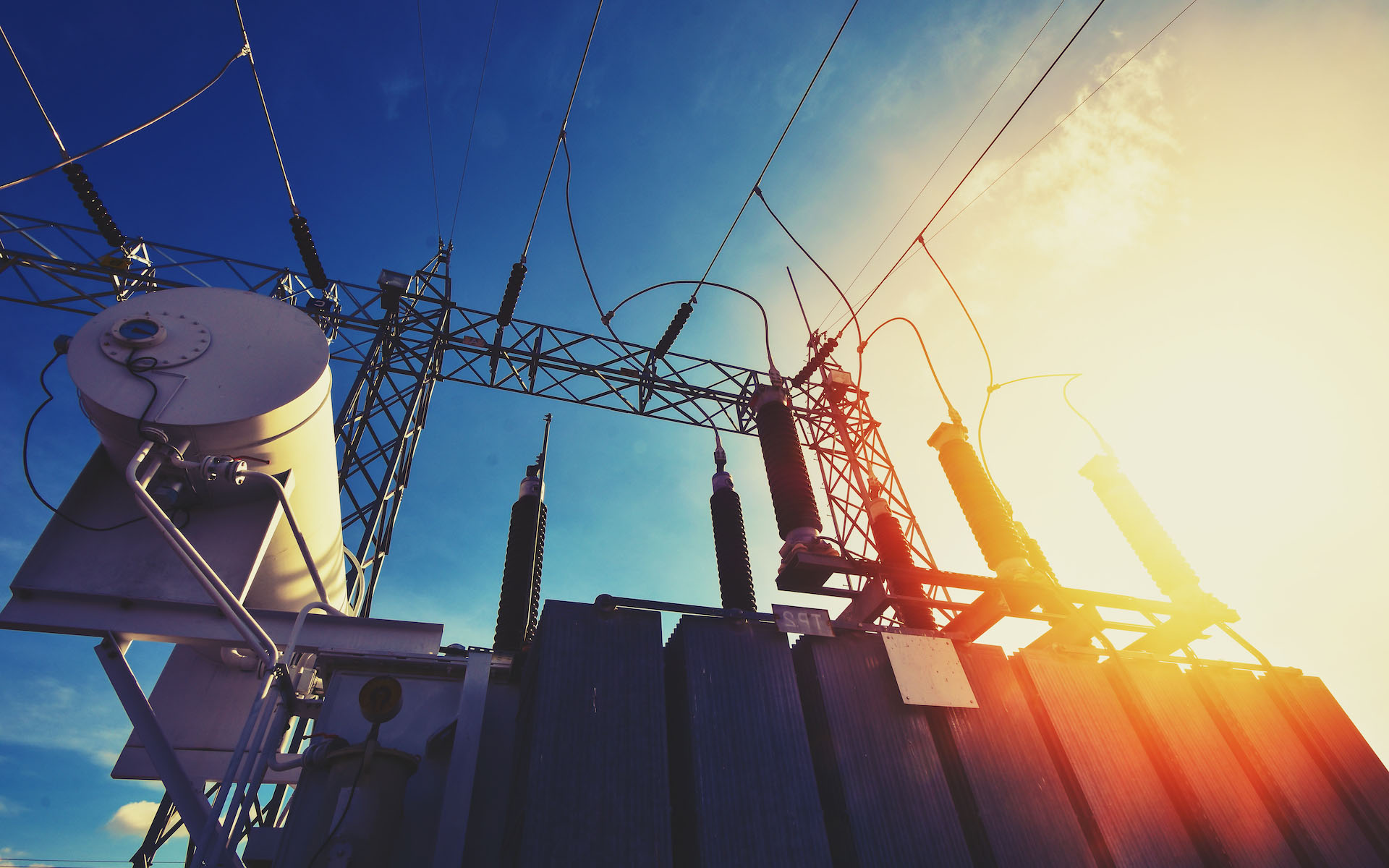 F&P - Zeit für Heldinnen und Helden - PES Power Energy Solutions - Energiespeichersysteme und Speicherlösungen